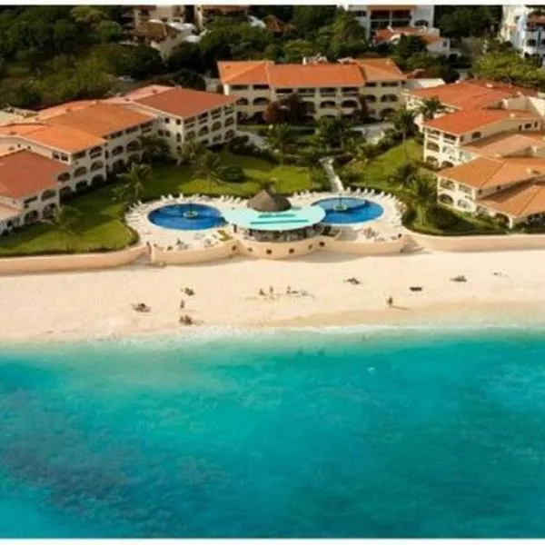 Departamento frente al mar con dos recámaras y seguridad 24 h a dos cuadras de la Quinta Avenida, hotel in Playa del Carmen