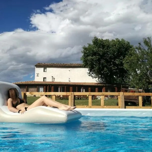 Casale Viozzi - Casa Vacanze con piscina nelle Marche, hotel in Montefalcone Appennino