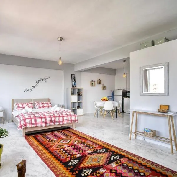 A little Taste of Home Apartments, hotel in Athens