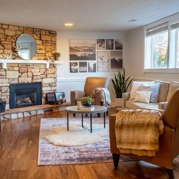 Cottonwood Heights - Lower Level of Mountain Home!、Cottonwood Heightsのホテル