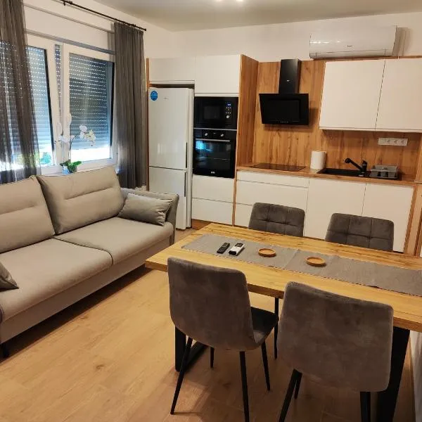 SzeCu Apartmanház, hôtel à Paks