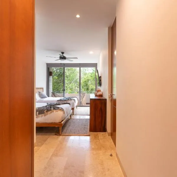 NHOA 208A Lux 2BR Condo Jungle View in Aldea Zama, hotel a Tulum