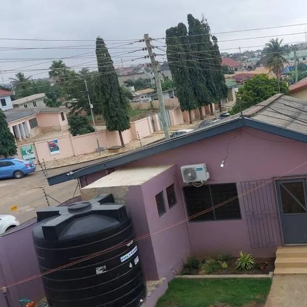 Affordable tiny complete home 4, hotel in Accra
