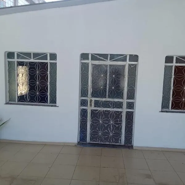 Casa com 3 quartos e varanda、マナウスのホテル