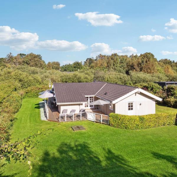 Stunning Home In Ebeltoft With 5 Bedrooms, Sauna And Wifi