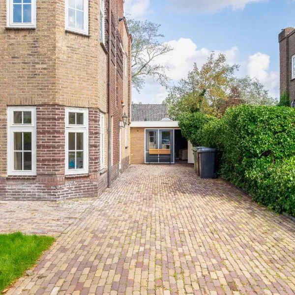 Studio Luxe 31 Zandvoort met gratis parkeerplaats, хотел в Зандвоорт