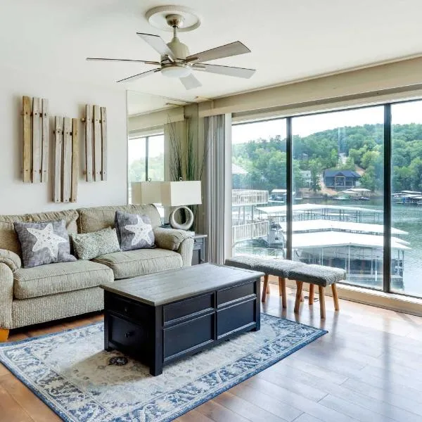 Community Pool Lakefront Osage Beach Condo!, hotel v destinaci Osage Beach
