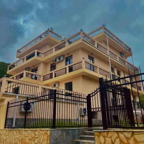 Khidikari Hotel，位于安布罗劳里的酒店