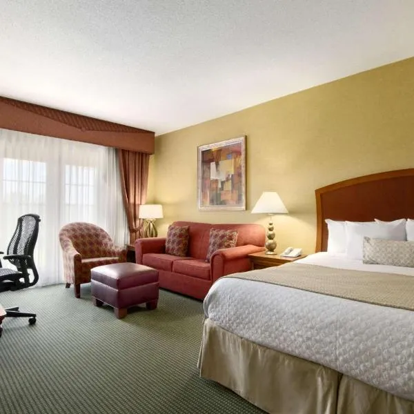 Embassy Suites by Hilton Greensboro Airport, khách sạn ở Greensboro