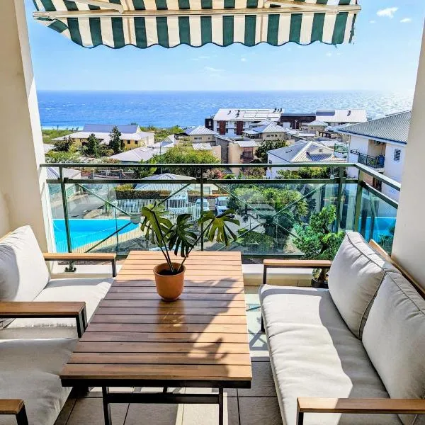 Sunset Océan - appartement T2 avec vue imprenable sur l'océan et piscine、サンジルレバンのホテル