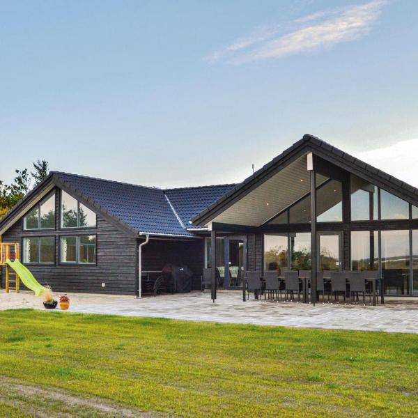 Awesome Home In Ringkbing With House Sea View