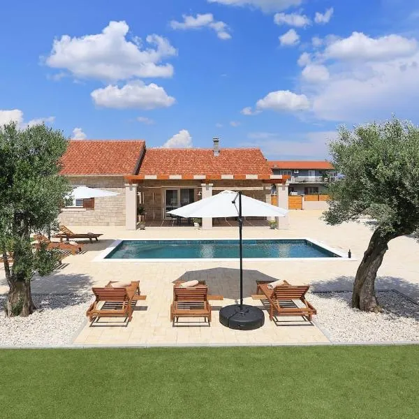Villa Orkula, hotelli kohteessa Debeljak