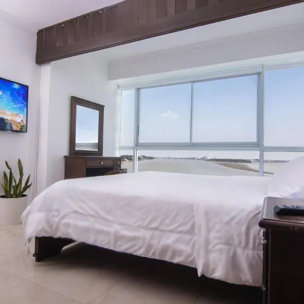 Suite 206, Riverfront, vista al río, Puerto Santa Ana, Guayaquil, hotel in Guayaquil