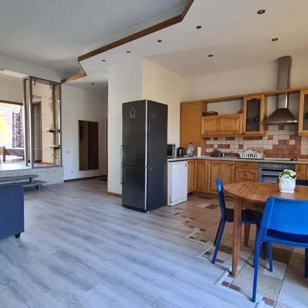 Spacious Condo 5 min to Jurmala Beach, hotel em Jūrmala