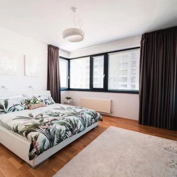 Prague Marina River View Apartment Close To City Centre FREE PARKING, hotel v Praze