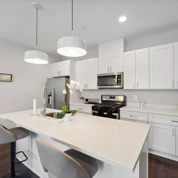 Spacious 3Bedroom Duplex with Rooftop Deck!, hotel ve Washingtonu