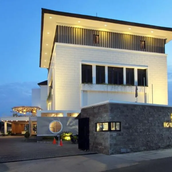 HELIOS HOTEL & CONVENTION, ξενοδοχείο σε Watampone