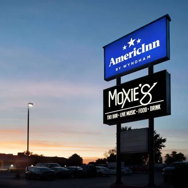 AmericInn by Wyndham La Crosse Riverfront Conference Center, מלון בלה קרוס