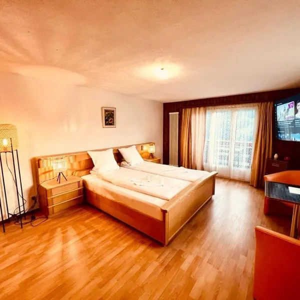 Apartment with balcony and Panoramic Views of Alps, hotel v destinaci Klosters Serneus