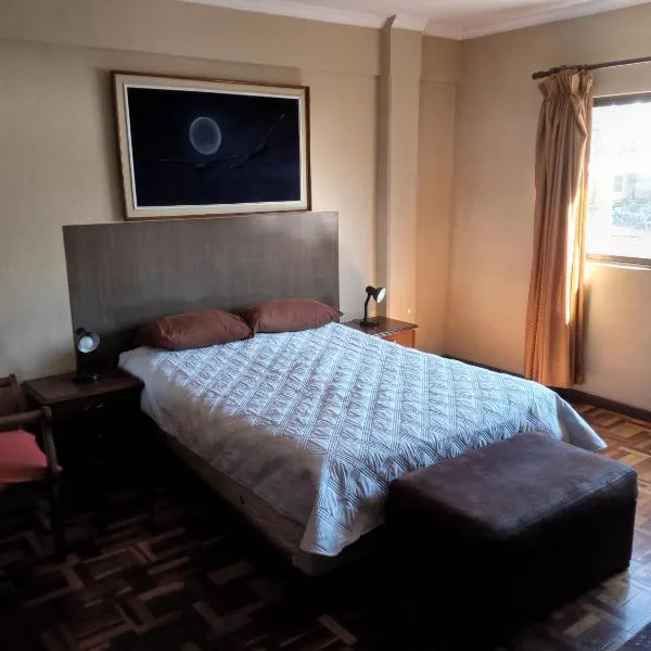 APARTAMENTO, CENTRO DE LA CUIDAD, hôtel à Cochabamba