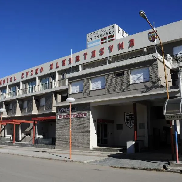 Hotel Euzko Alkartasuna, hotel in Macachín