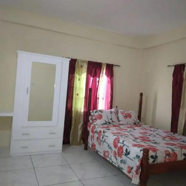 Ark Royal of the Caribbean, hôtel à Kingstown