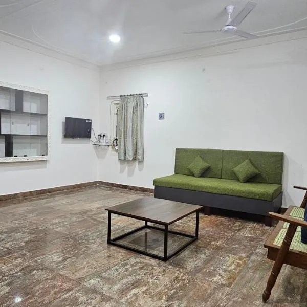 HOMESTAY - AC 3 BHK NEAR AlRPORT, hotel a Chennai