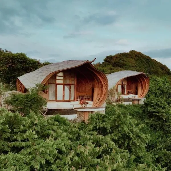 Kini Resort - Oceanfront Bamboo Eco Lodges, hotel in Sekongkang