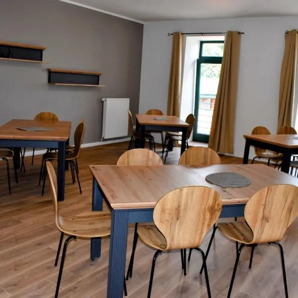 Neu renoviert: 11 Zimmer mit großer Wohnküche, mitten in der Natur, hôtel à Neu Gaarz