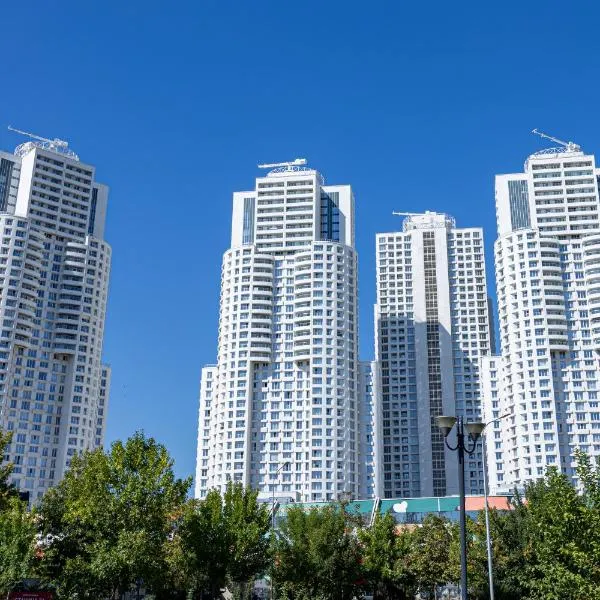 16th Floor Sky View Condo With Pool And Fitness, hotel in Skopje