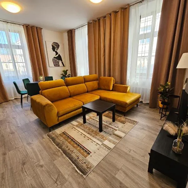 Velký byt 3+kk Klicperova, 2 ložnice, hotel v destinaci Hradec Králové