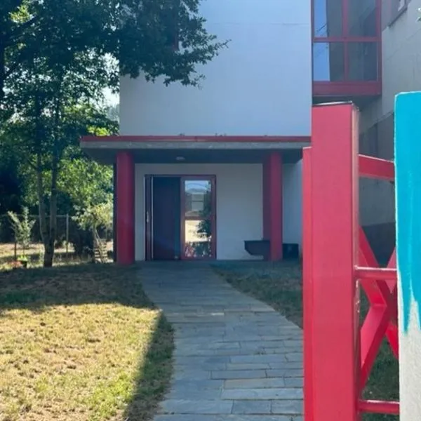 ALBERGUE A POBRA DO BROLLON, מלון בPuebla del Brollón