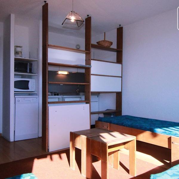 Studio pour 4, proche pistes et commerces - Alpe d'Huez, balcon sud, TV, casier à skis, non-fumeur - FR-1-405-65