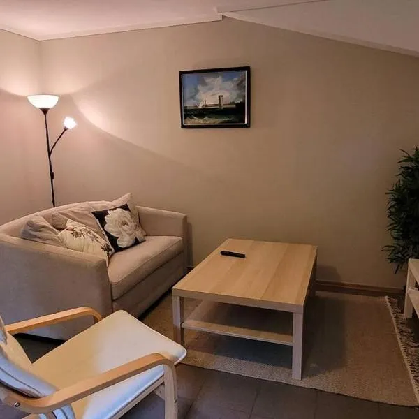 Cosy flat with 180cm wide very comfortable bed, hotel in Sandefjord