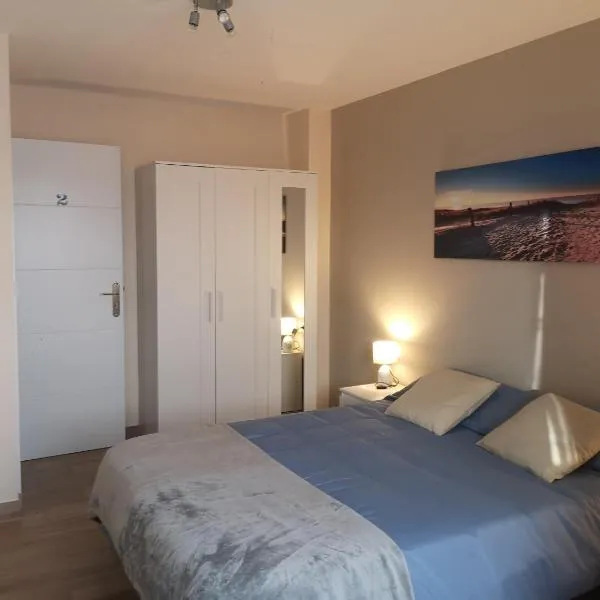 Hostal Mari en La Laguna, alquiler habitación privada en hostal, 6 habitaciones cerca de la universidad y aeropuerto Norte, 3 baños compartidos, hotel in La Laguna