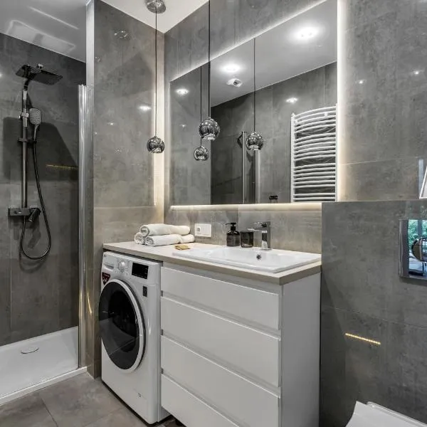 Warsaw Airport Studio with Private Terrace, hotel a Varsavia