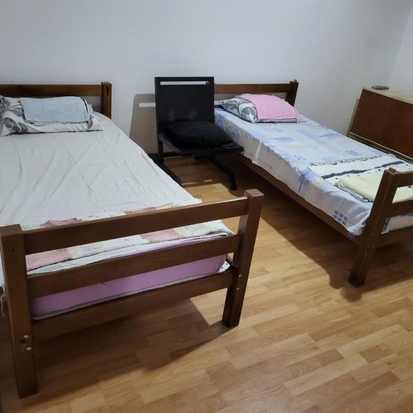 City Rooms 400m from Center, Косовска-Митровица