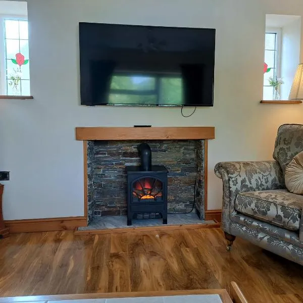 Rose Cottage Trecynon Traditional 2 bed cottage Zip World Beacons Bike, hôtel à Aberdare