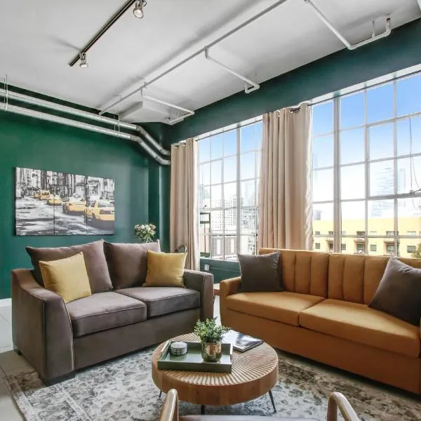 NYC Styled Loft In DTLA, sleeps 4 with Free Parking!, hotel in Los Angeles