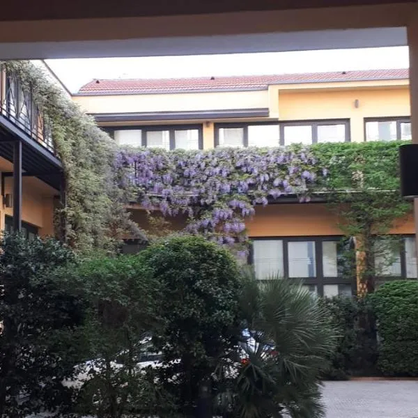 Loft Certosa District con parcheggio privato, hotell Milanos