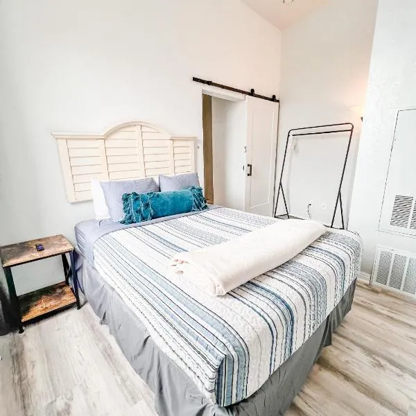 Gaslamp 2bdrm1ba - W Parking & 4 Beds #304, hotel in San Diego