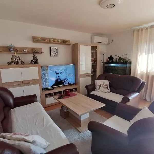 Airport Apartment, hôtel à Surčin
