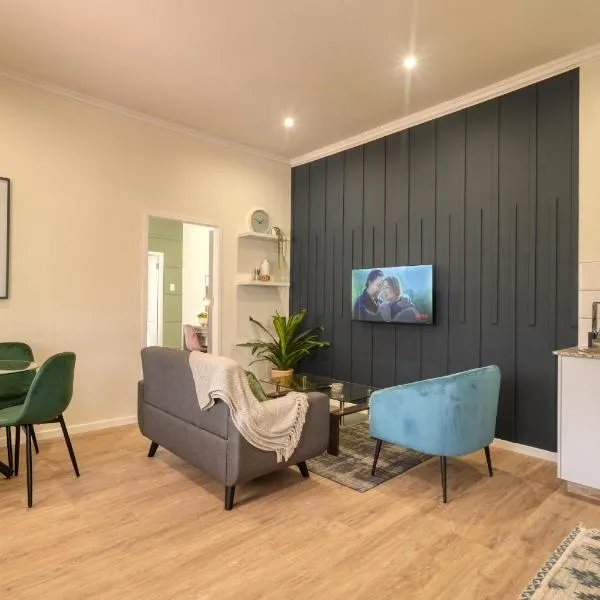 Hampton Collection Modern 1 or 2 Bedroom Apartment with Pool, hotel v destinaci Durban
