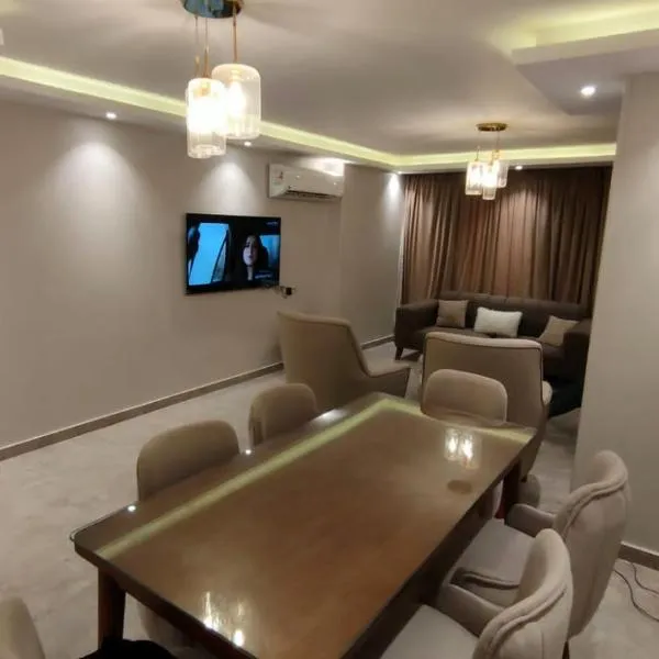 شقة مستوى فندقى المهندسين للعائلات فقط, hotel in Cairo