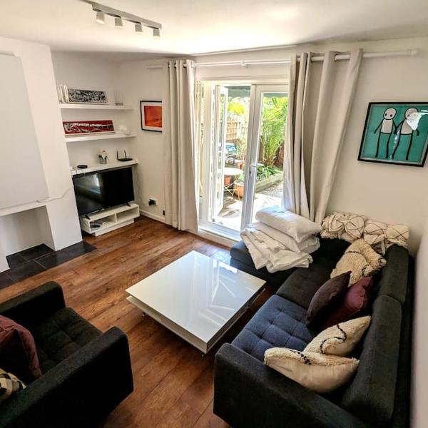 Charming 2-Bed Garden Flat