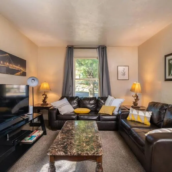 Entire house 3 bedroom Twin Cities, Specious, Entire House, AC, hotel in Saint Paul