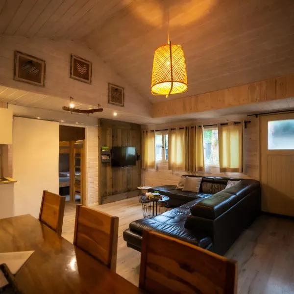 Chalet de bosuil, hotel in Zutendaal