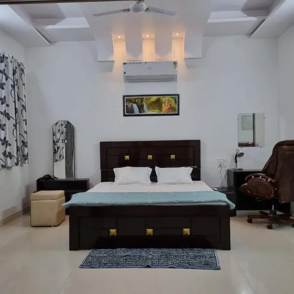 Leela Homestay Jabalpur - Lily - 2 BHK Luxury appartment, hotel v destinaci Jabalpur