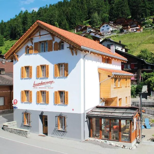Boardercamp Laax - swiss mountain hostel, ξενοδοχείο σε Ruschein