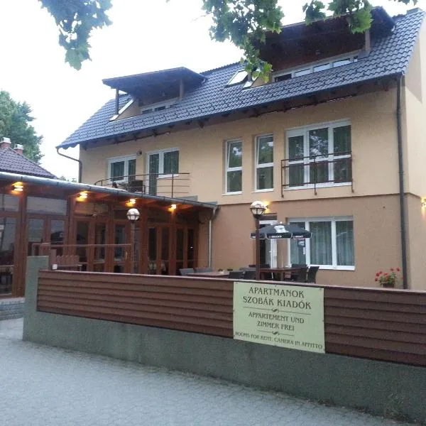 Ádám Apartmanház, hotel in Siófok
